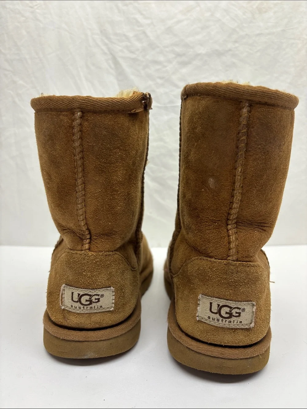 UGG Chestnut Short Suede Shearling Boots, SZ 5 for big girl, box 39